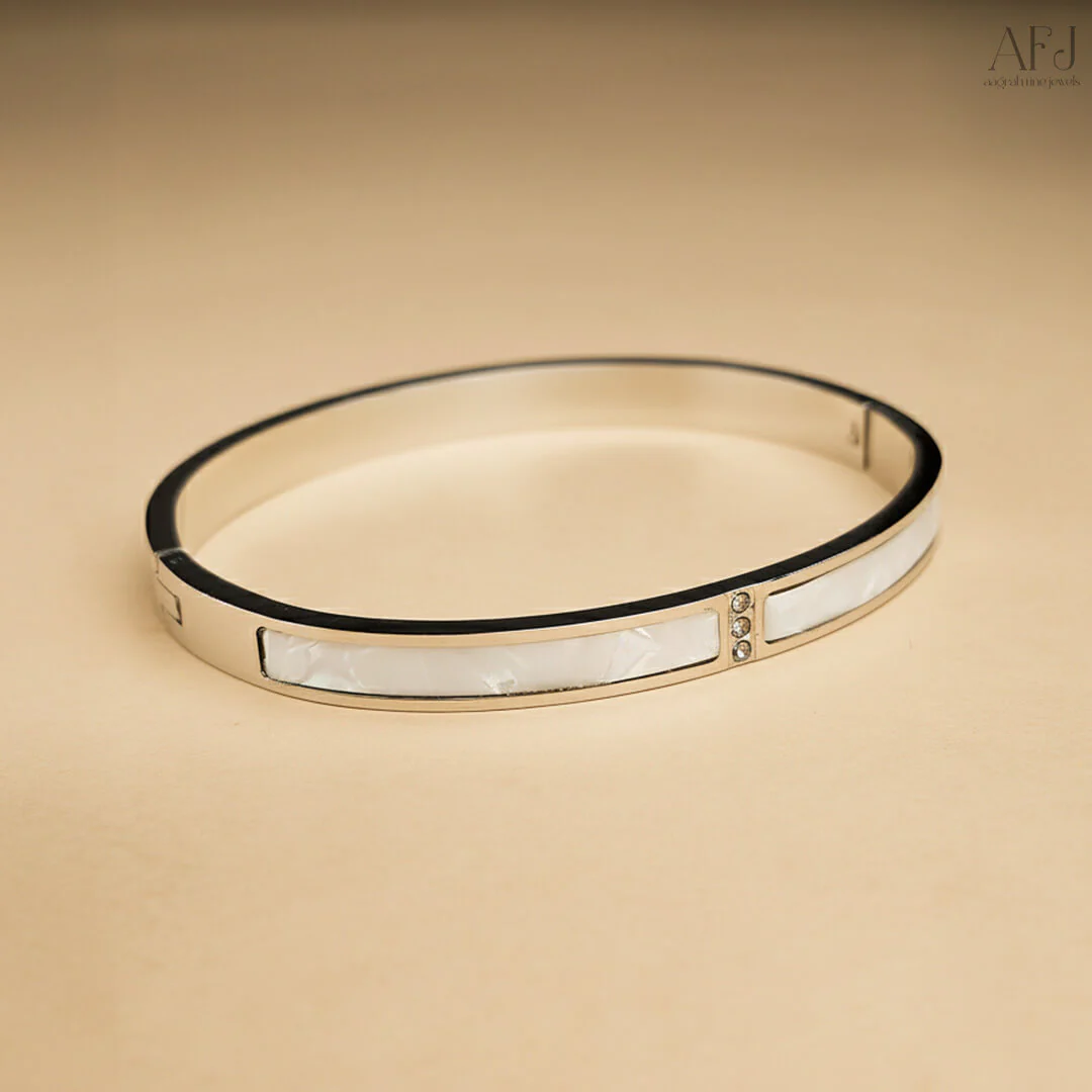 The Mother of Pearl Elegance Bracelet - Image 4